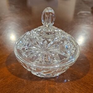 (J44)  Crystal Clear Decorative Small Candy Dish